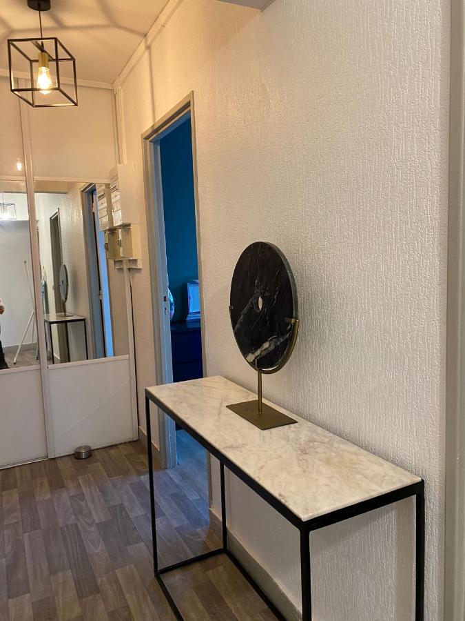 Appartement Familial Wifi Netflix Amazon Prime Saint-Cyr-lʼÉcole Exterior foto