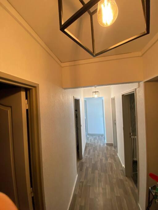 Appartement Familial Wifi Netflix Amazon Prime Saint-Cyr-lʼÉcole Exterior foto